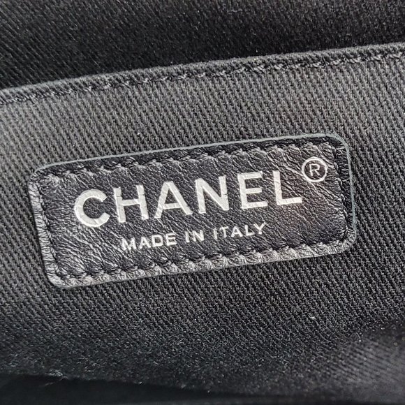 Chanel Camellia CC Tote in Printed Canvas - Picture 4 of 10